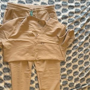 FIGS Medium petite pants and large scrub top